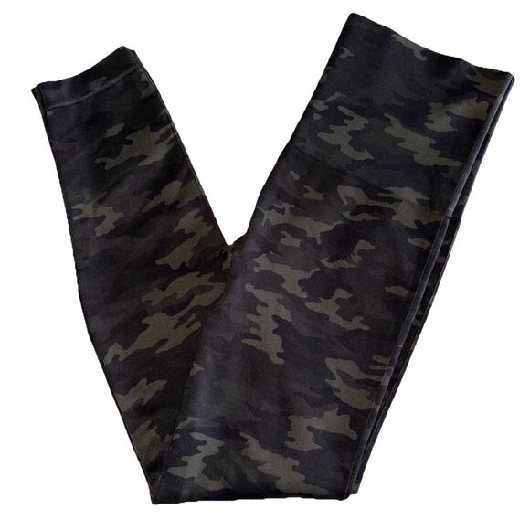 Spanx Pants - SPANX Green Camouflage Look At Me Now Seamless Leggings Size XL Camo